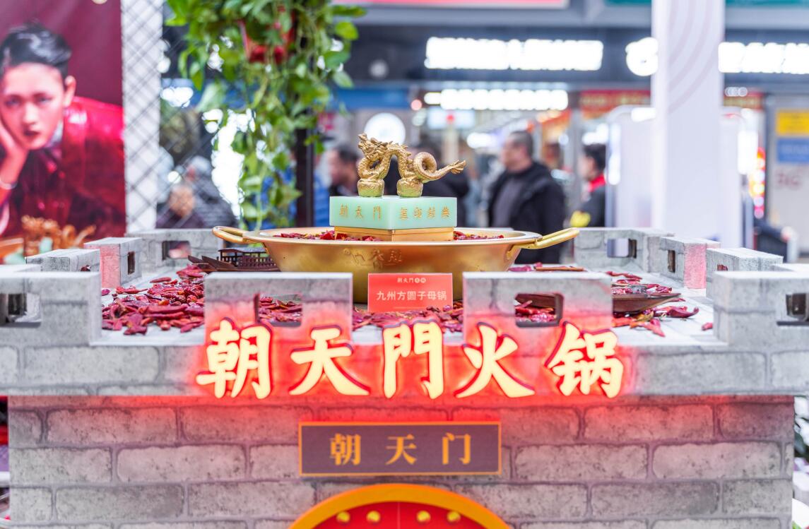 開火鍋加盟店，要學(xué)會(huì)用服務(wù)感動(dòng)顧客！