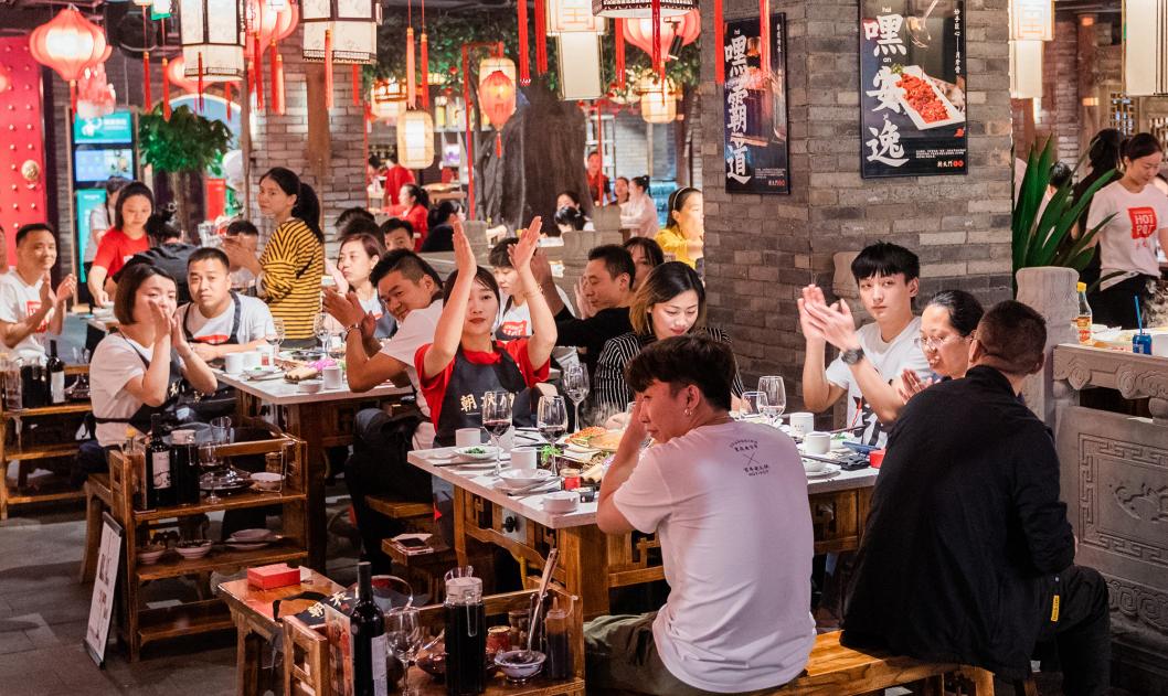 年輕人開始反向消費，餐飲業應該如何應對？