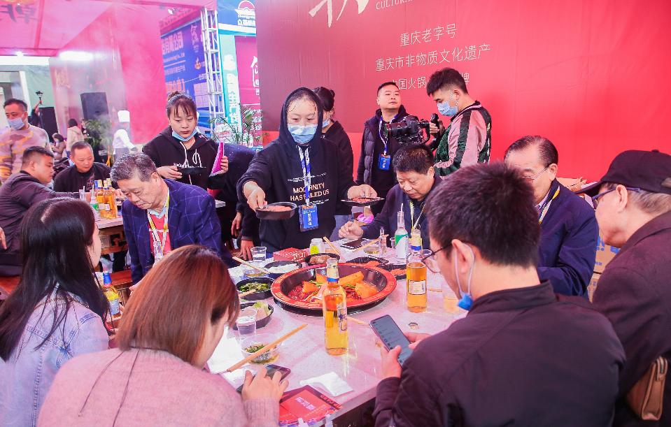 合格的餐飲服務員，到底該是怎樣的？請按這個標準！