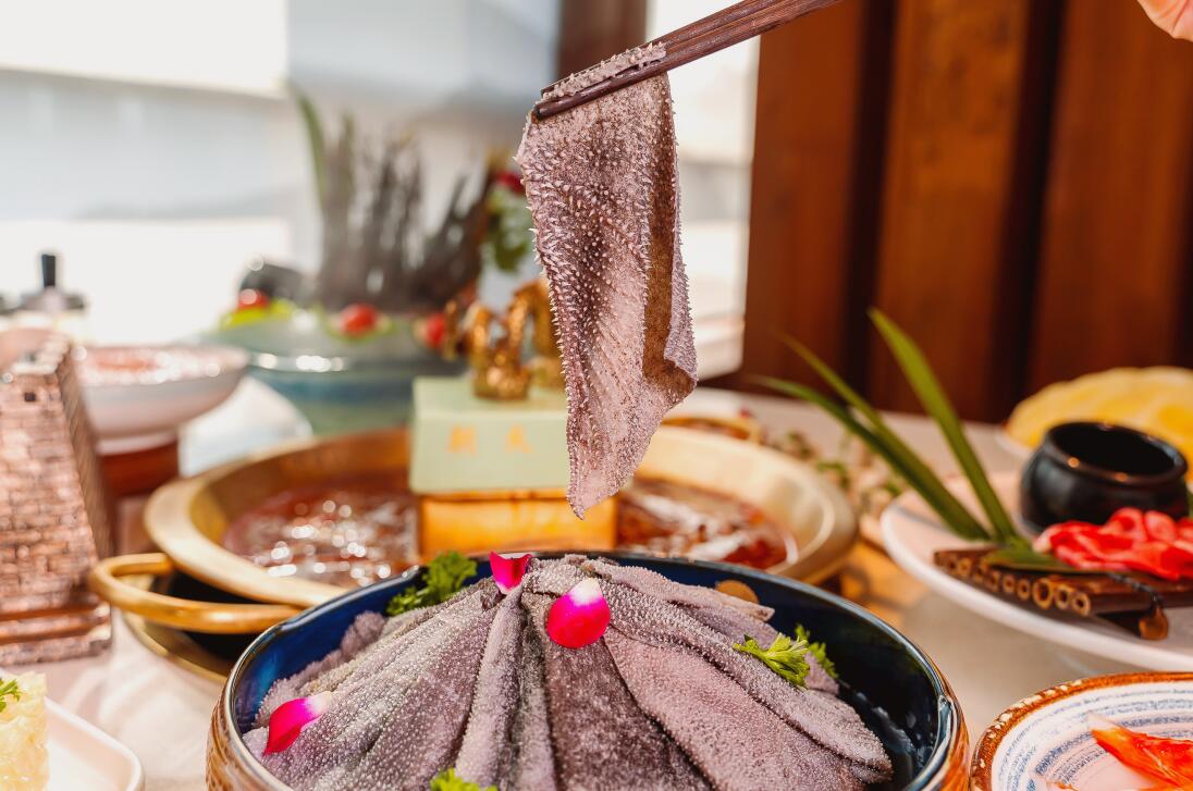 火鍋店的大招牌，特色重慶火鍋毛肚，這么做就對了！