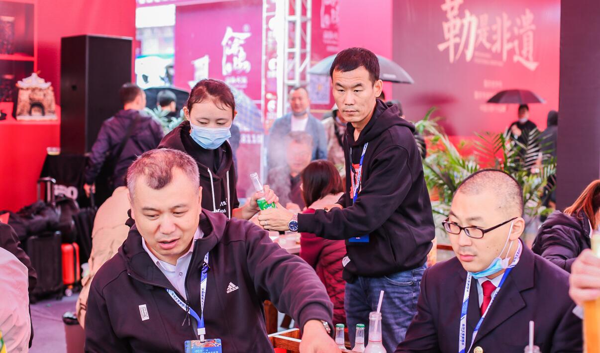 什么樣的店長(zhǎng)？讓一家新開火鍋店，生意如此的好！