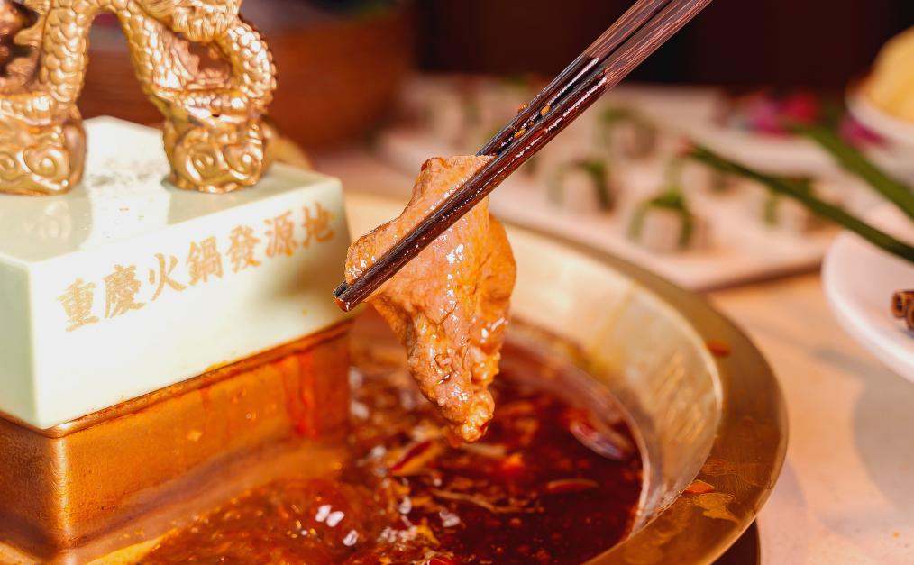 火鍋耙牛肉，好吃得不得了，難怪們店賣斷貨！